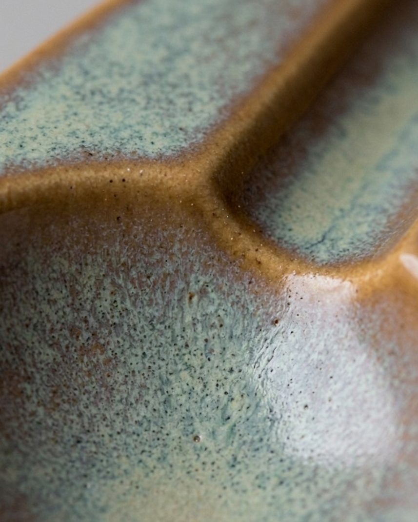 Minimalist tasarımlı stoneware seramik puro küllüğü ve puro ritüeli